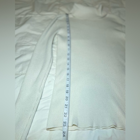 Ribbed cream turtleneck sweater. Size M. Light weight. Perfect for layering! - Picture 3 of 6